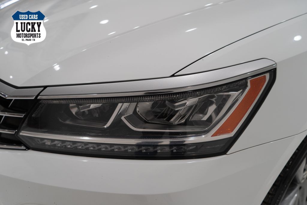 2017 Volkswagen Passat Image 40