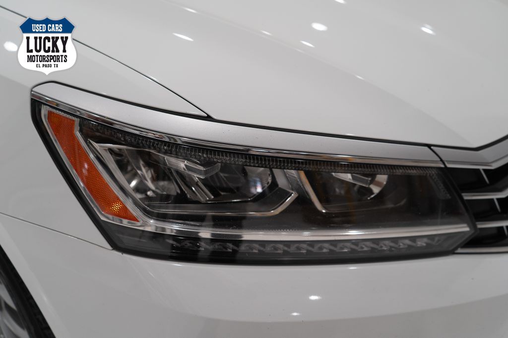2017 Volkswagen Passat Image 41