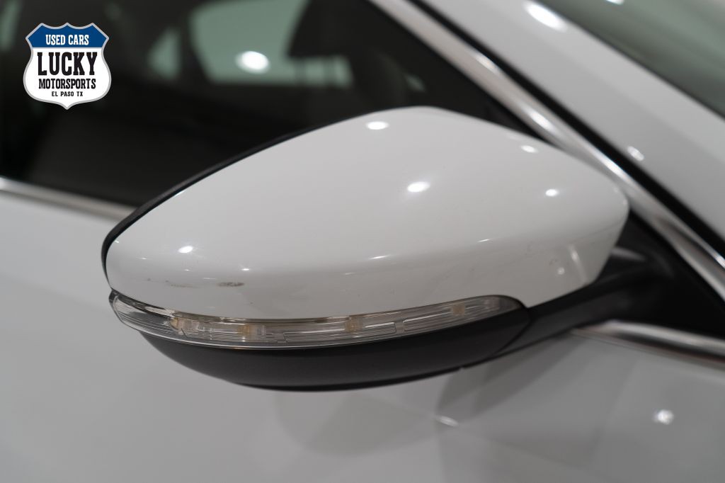 2017 Volkswagen Passat Image 44