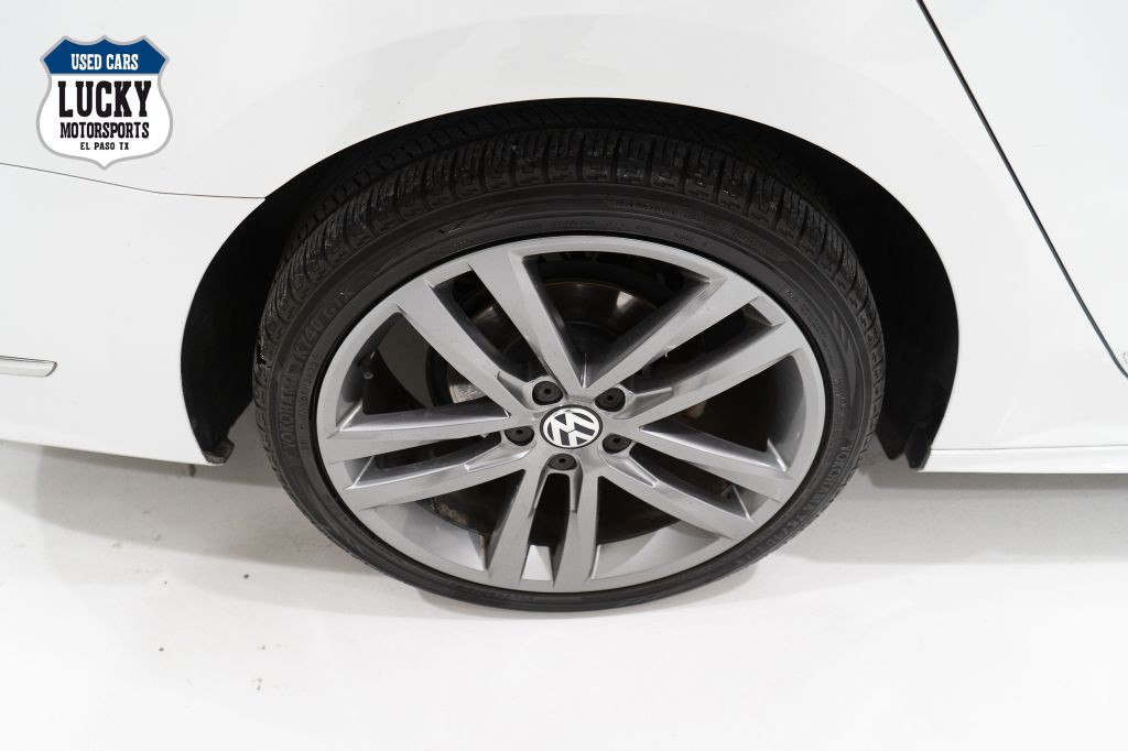 2017 Volkswagen Passat Image 45