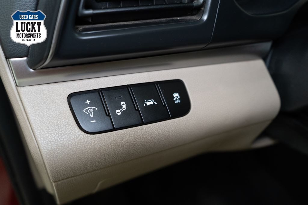 2020 Hyundai Elantra Image 30