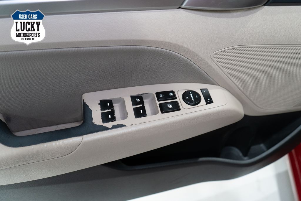 2020 Hyundai Elantra Image 32