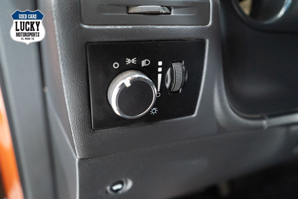 2011 Dodge Challenger Image 20