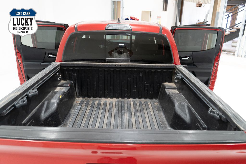 2018 Toyota Tacoma Image 17