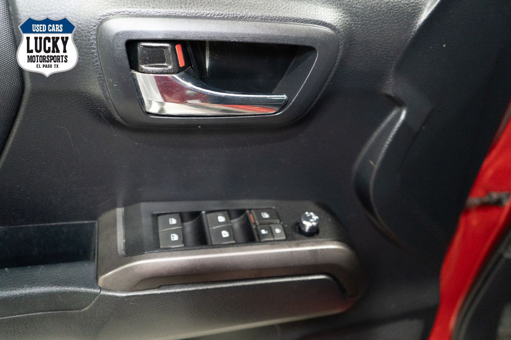 2018 Toyota Tacoma Image 30