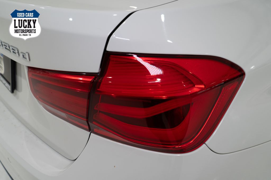 2017 BMW 3 Series Image 9