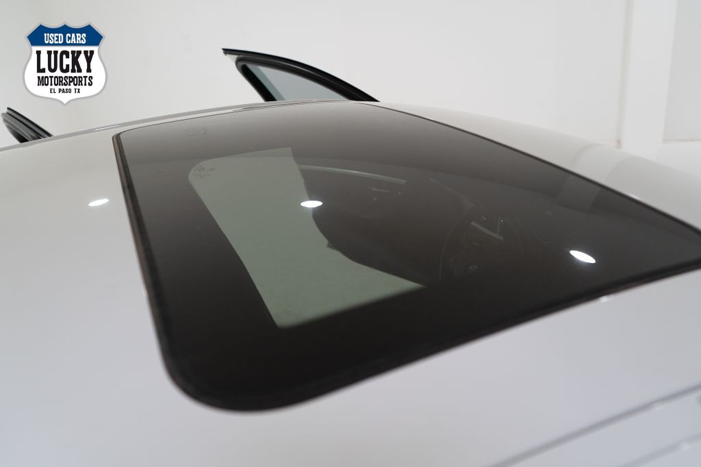 2017 BMW 3 Series Image 11