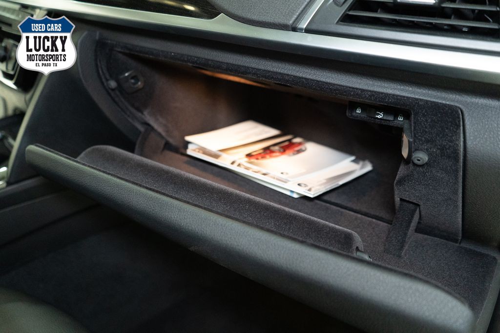 2017 BMW 3 Series Image 12