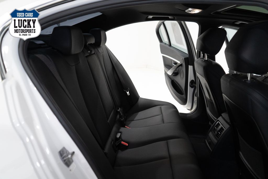 2017 BMW 3 Series Image 17
