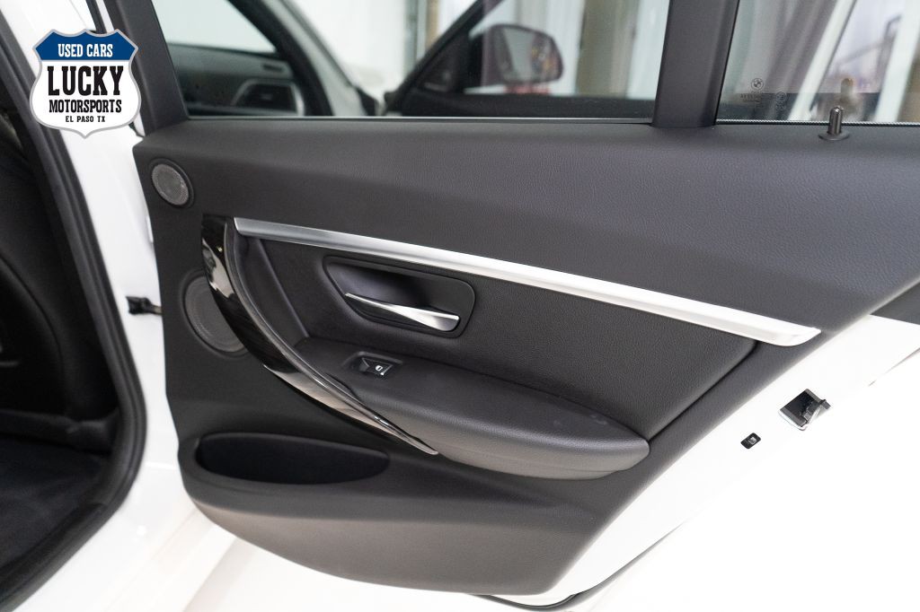 2017 BMW 3 Series Image 18