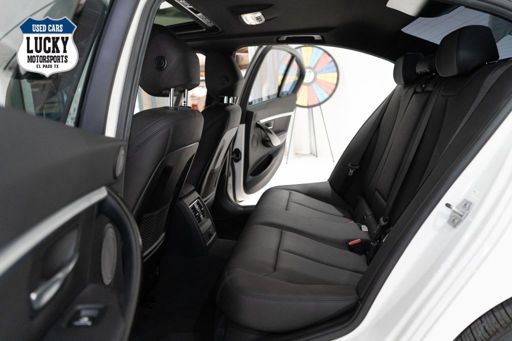 2017 BMW 3 Series Image 21