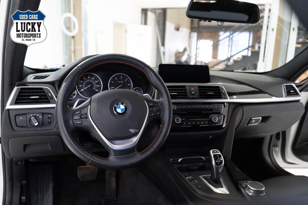 2017 BMW 3 Series Image 24