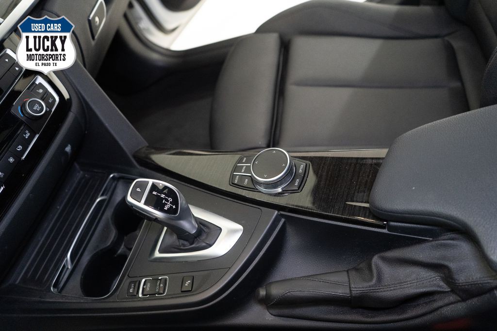 2017 BMW 3 Series Image 28