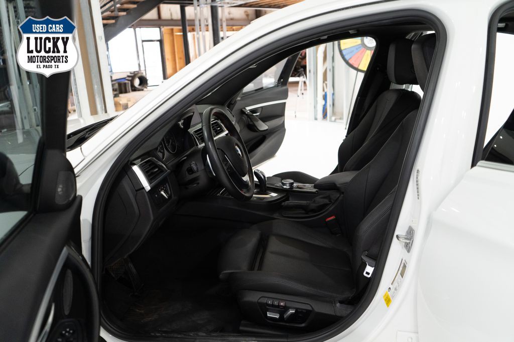 2017 BMW 3 Series Image 35