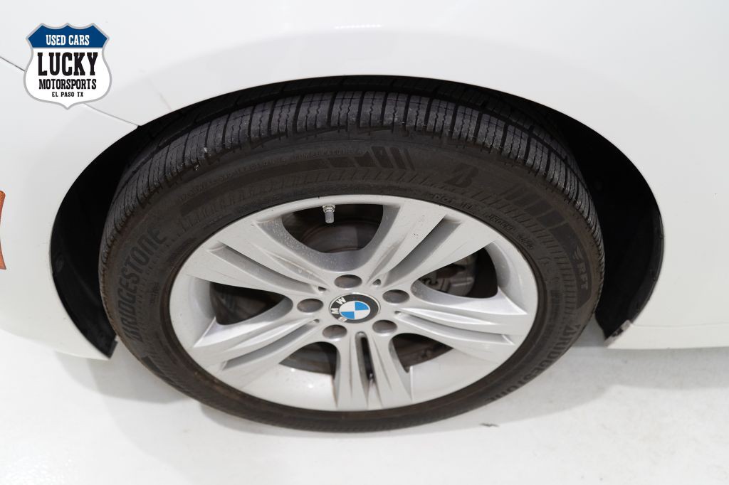 2017 BMW 3 Series Image 41