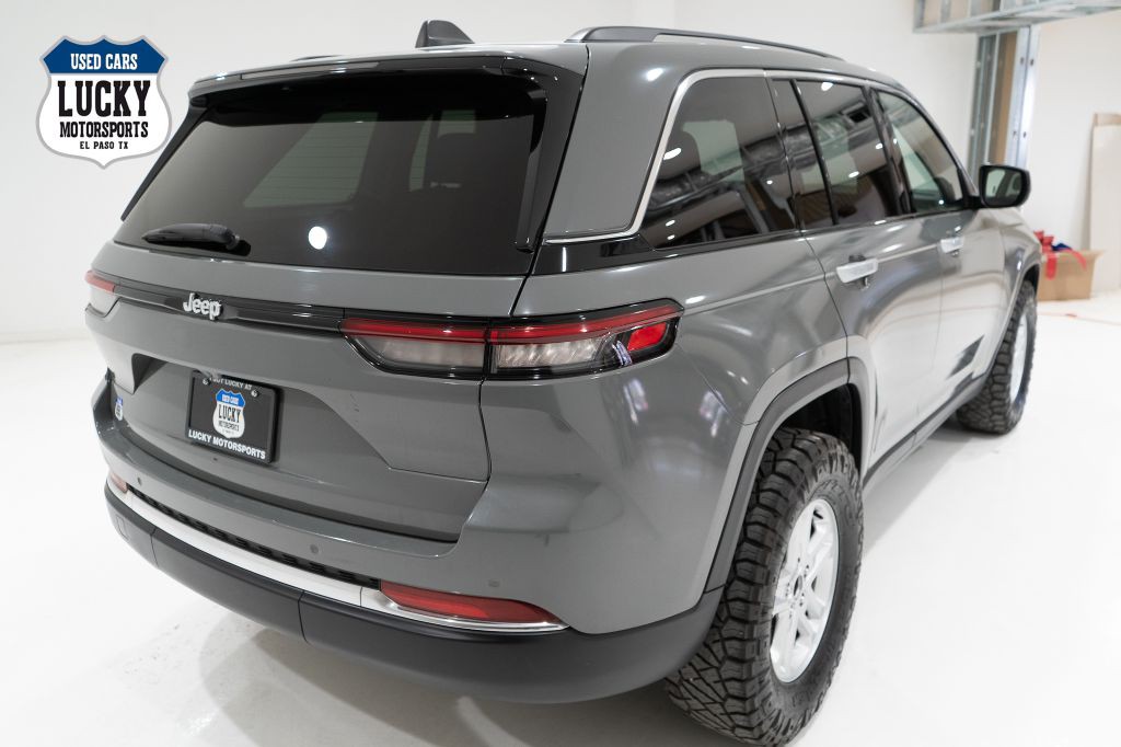 2023 Jeep Grand Cherokee Image 8