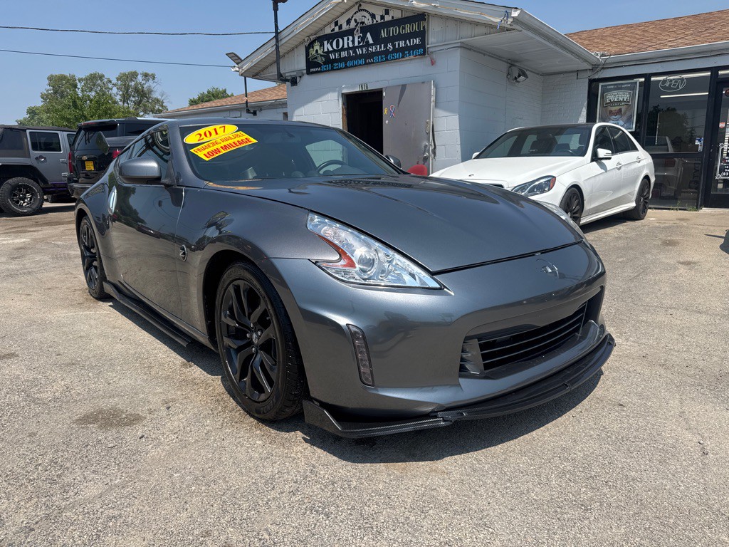 2017 Nissan 370Z Image 1