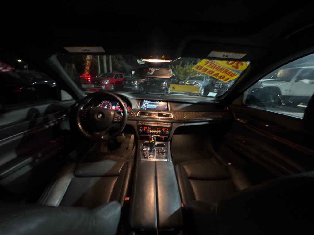 2015 BMW 7 Series Image 9