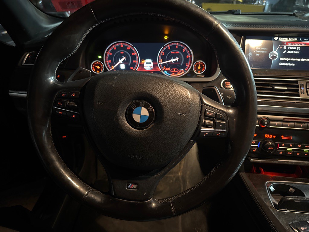 2015 BMW 7 Series Image 11