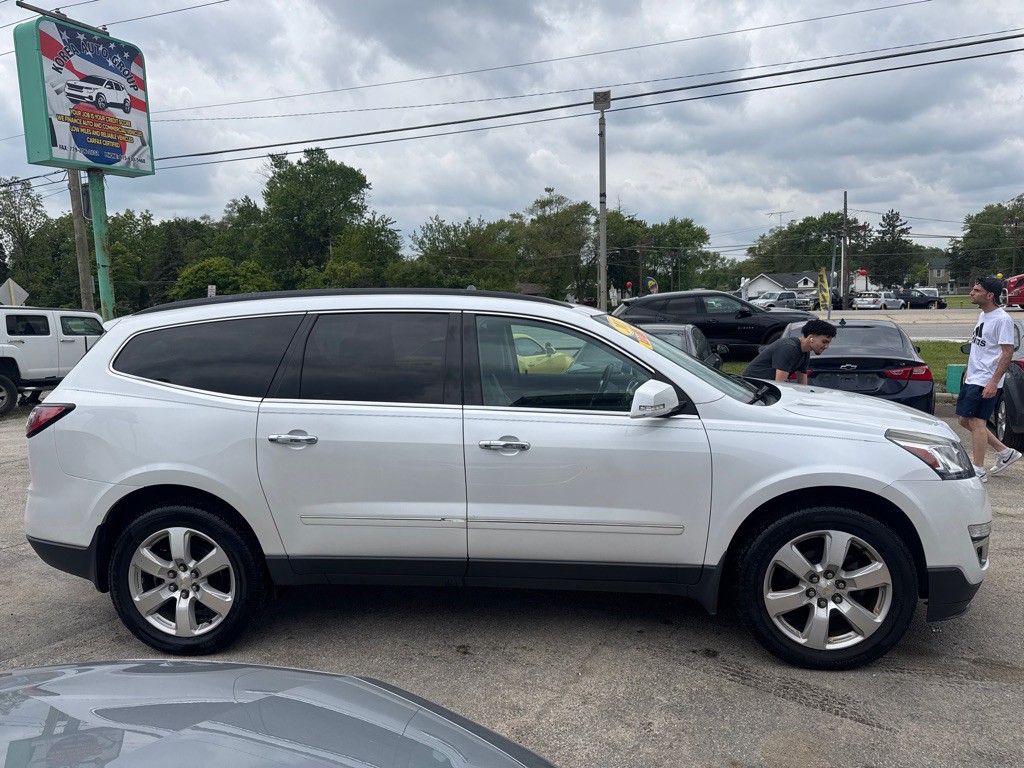 2017 Chevrolet Traverse Image 3