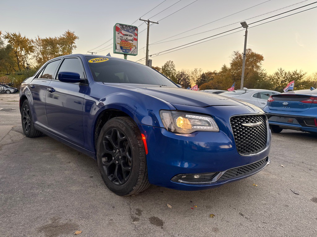 2020 Chrysler 300 Image 2