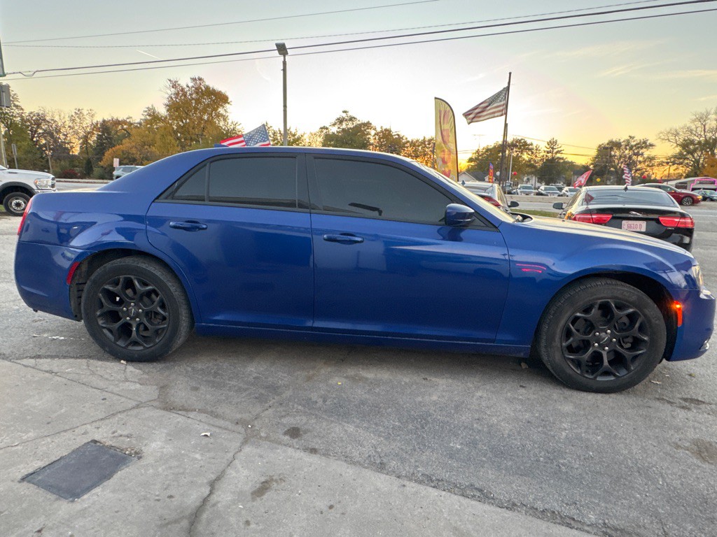 2020 Chrysler 300 Image 3