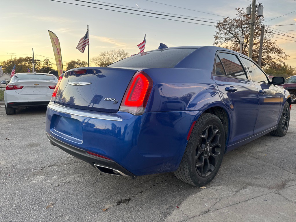 2020 Chrysler 300 Image 4