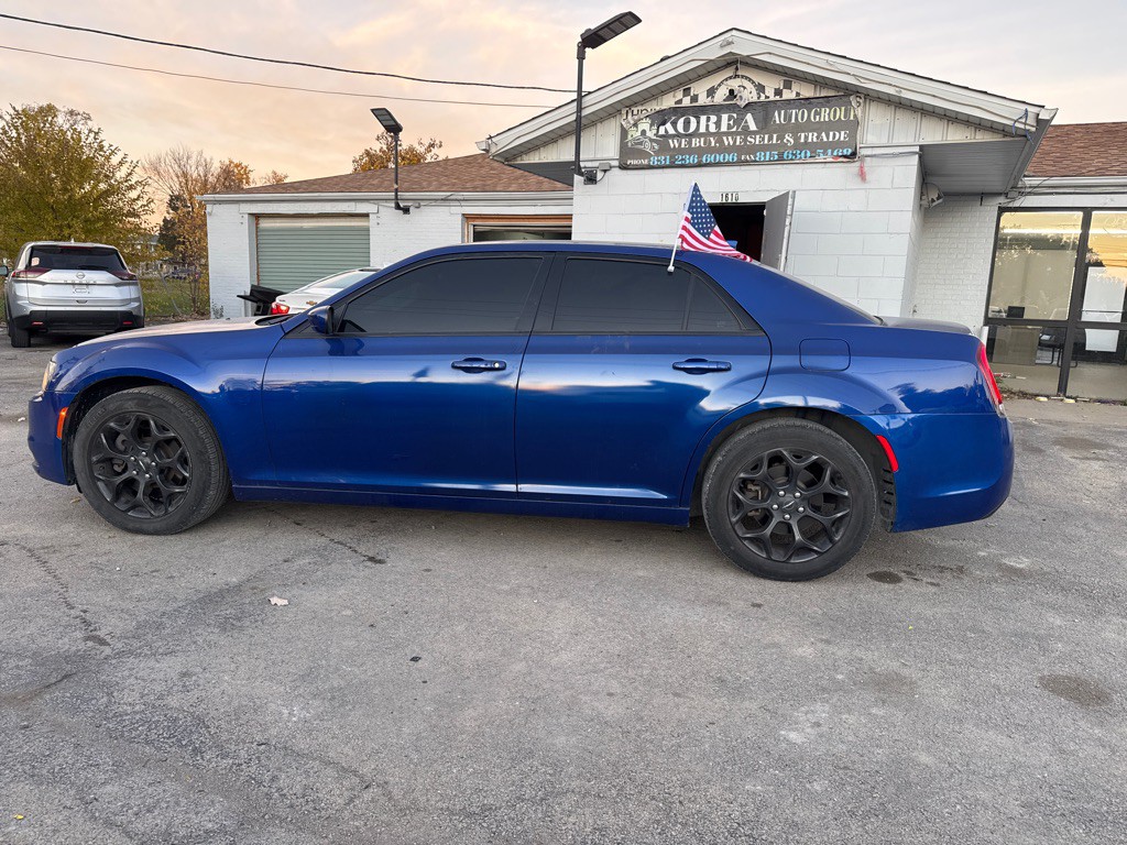 2020 Chrysler 300 Image 6