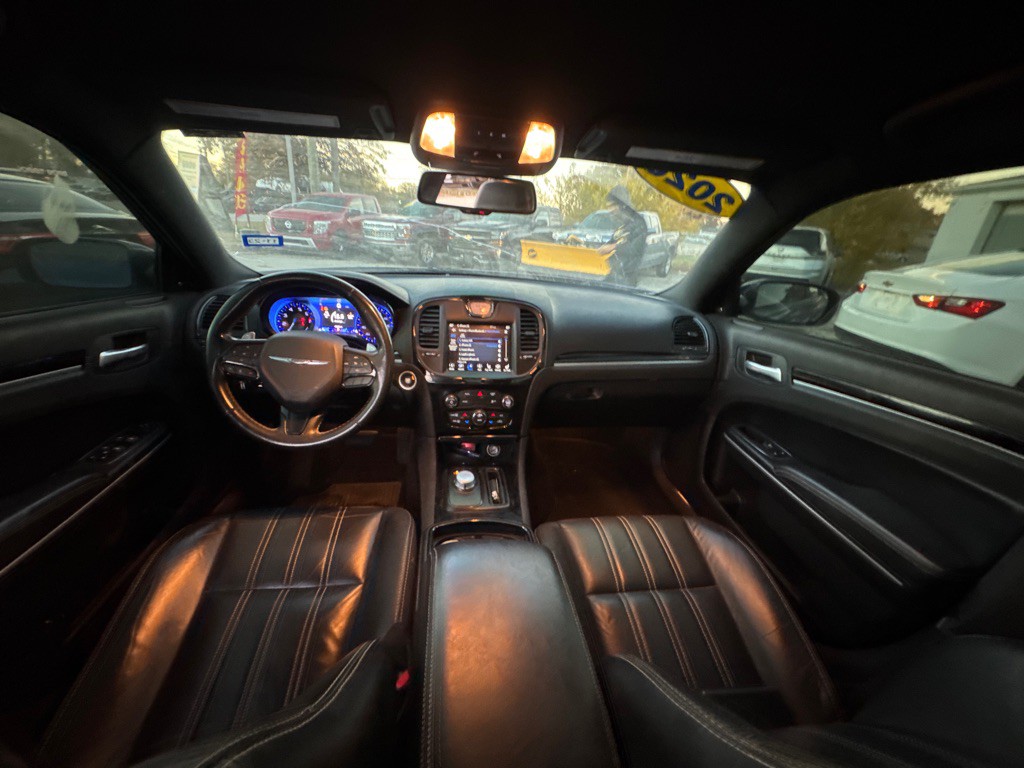 2020 Chrysler 300 Image 8