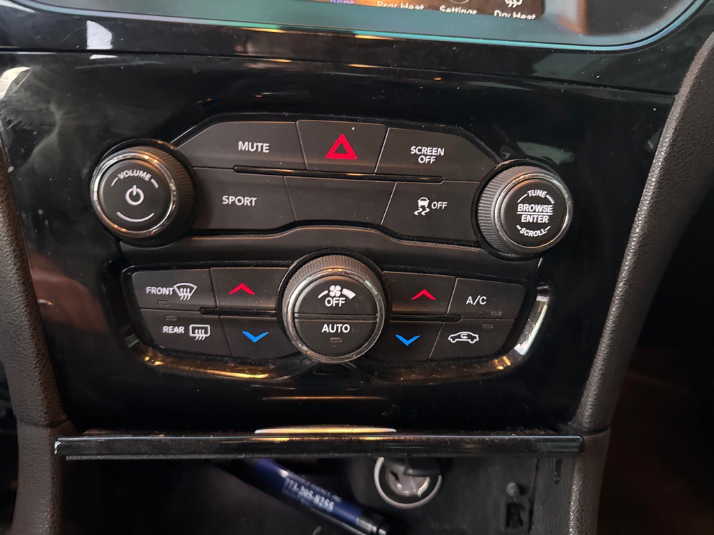 2020 Chrysler 300 Image 13