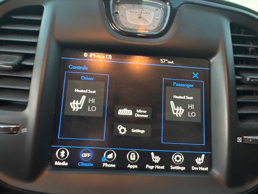 2020 Chrysler 300 Image 14