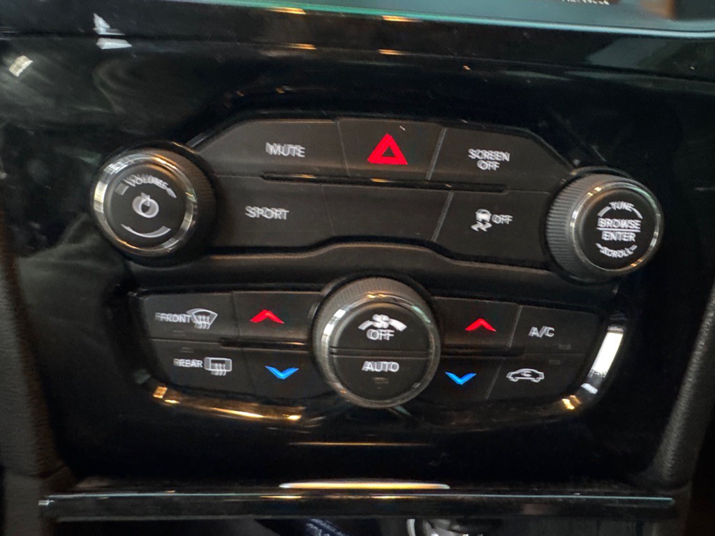 2020 Chrysler 300 Image 15