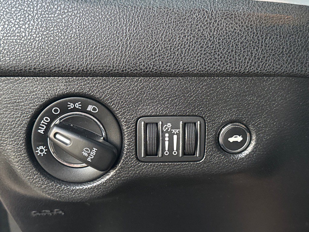 2020 Chrysler 300 Image 17