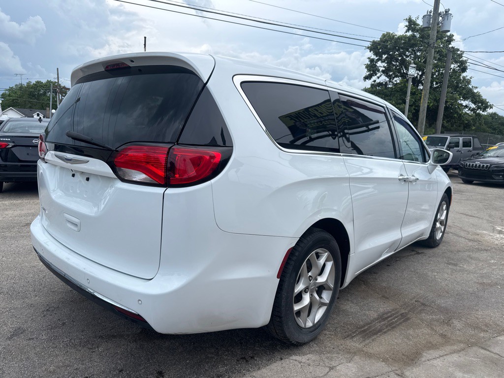 2019 Chrysler Pacifica Image 4