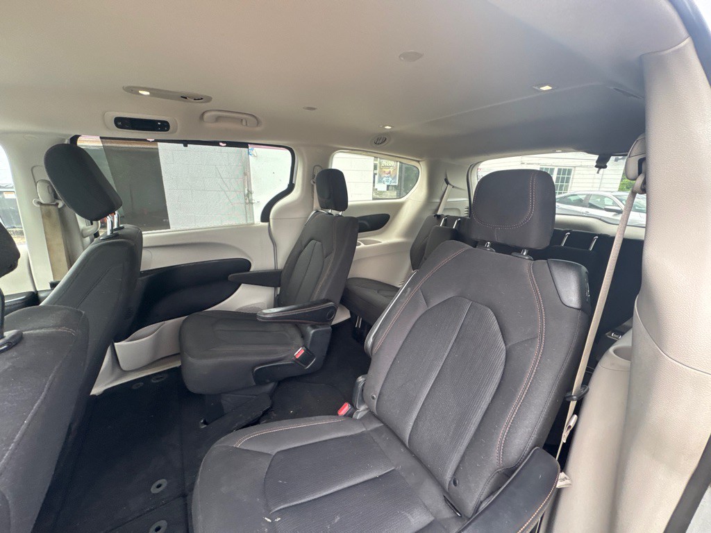 2019 Chrysler Pacifica Image 8