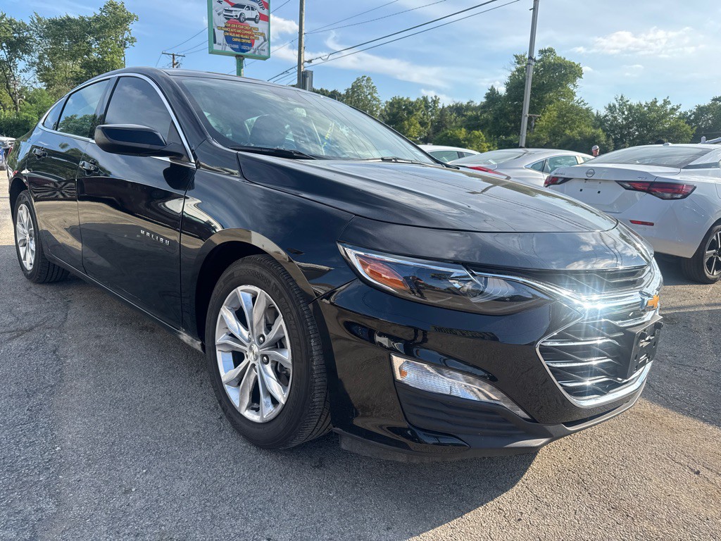 2025 Chevrolet Malibu Image 2