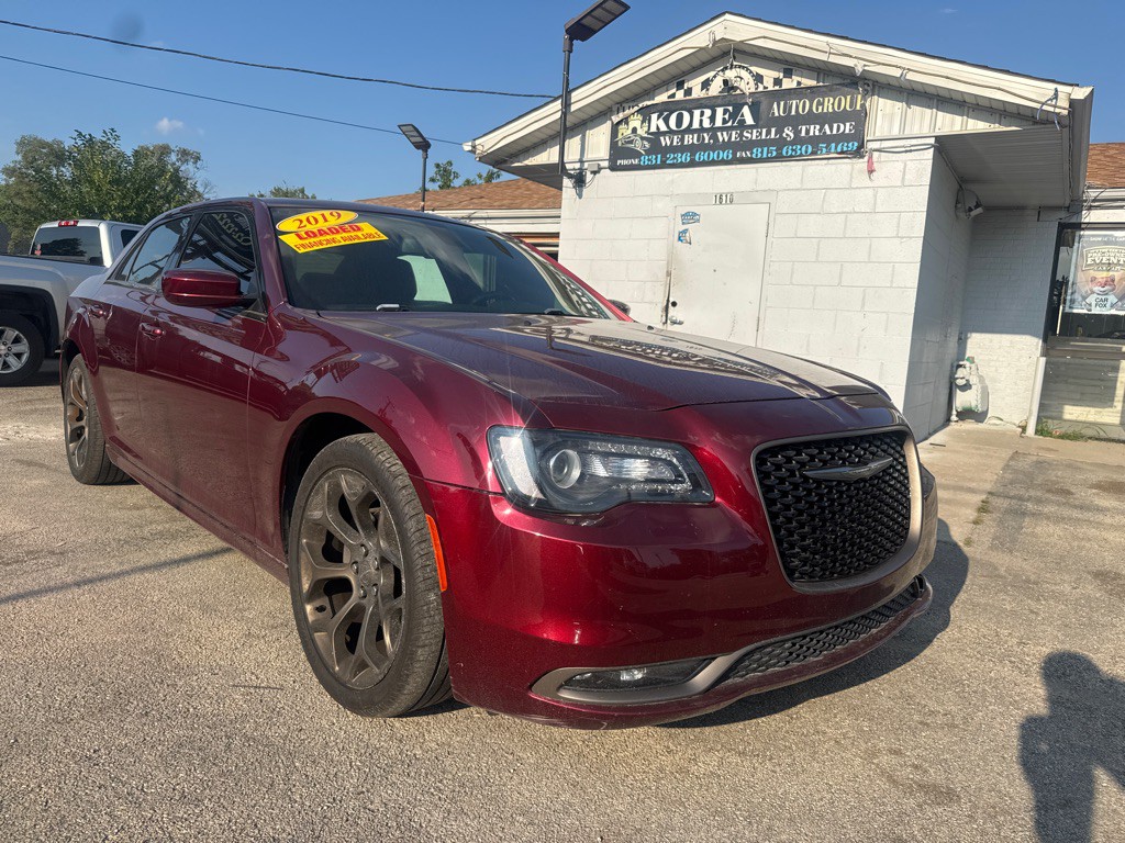 2019 Chrysler 300 Image 2