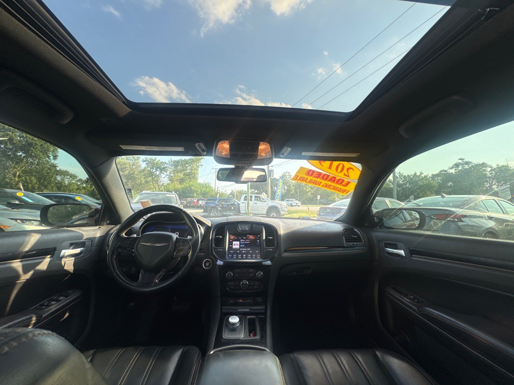 2019 Chrysler 300 Image 7