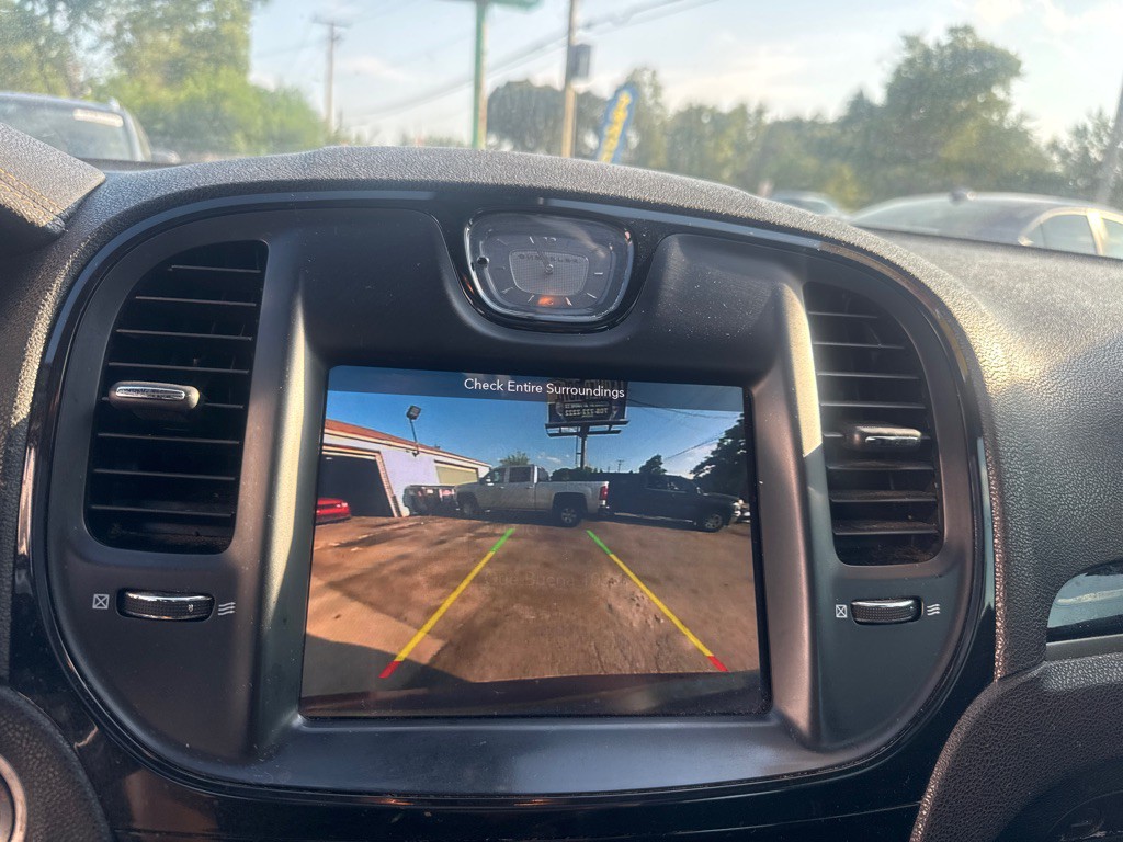 2019 Chrysler 300 Image 12