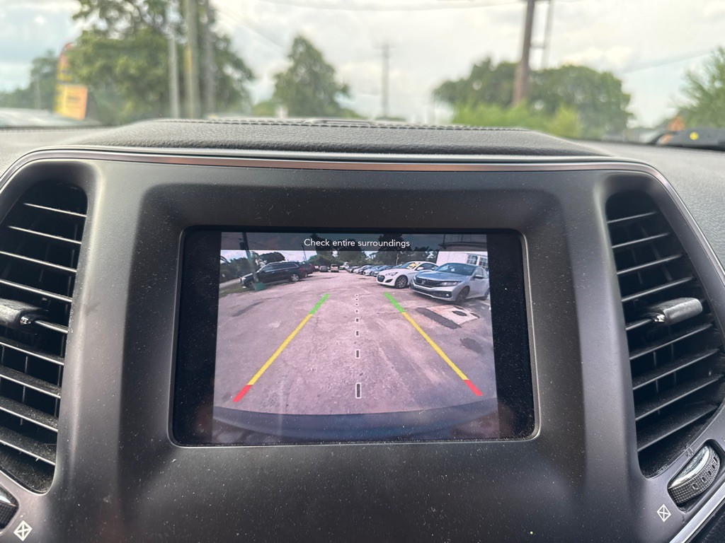 2019 Jeep Cherokee Image 12