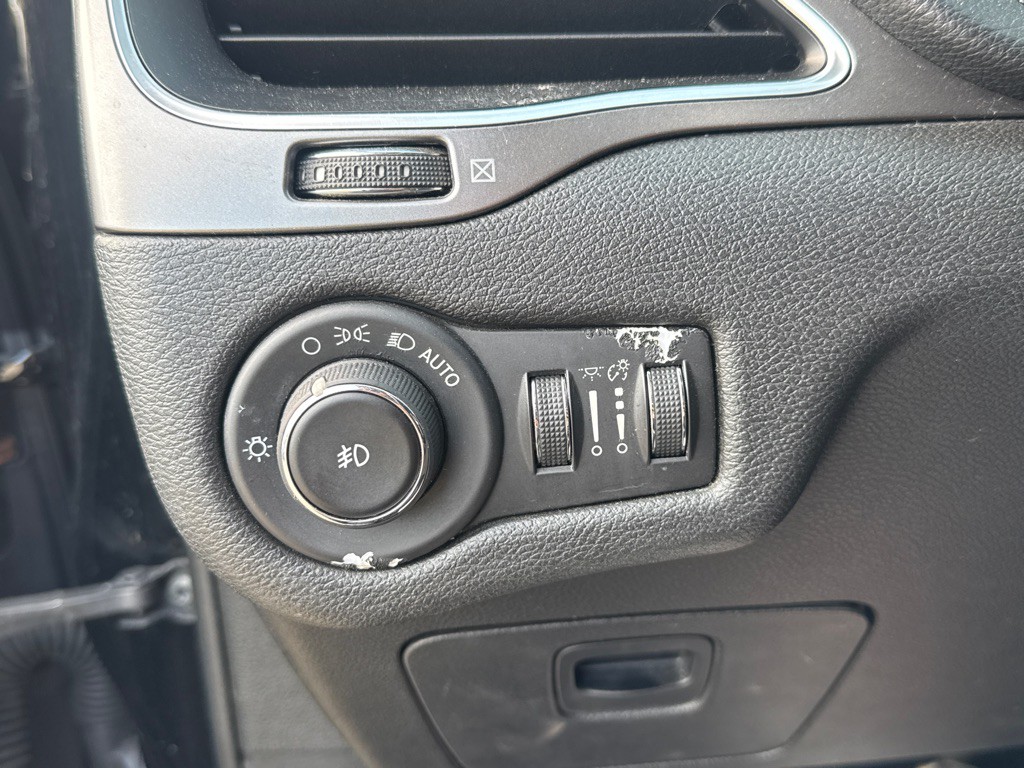 2019 Jeep Cherokee Image 14
