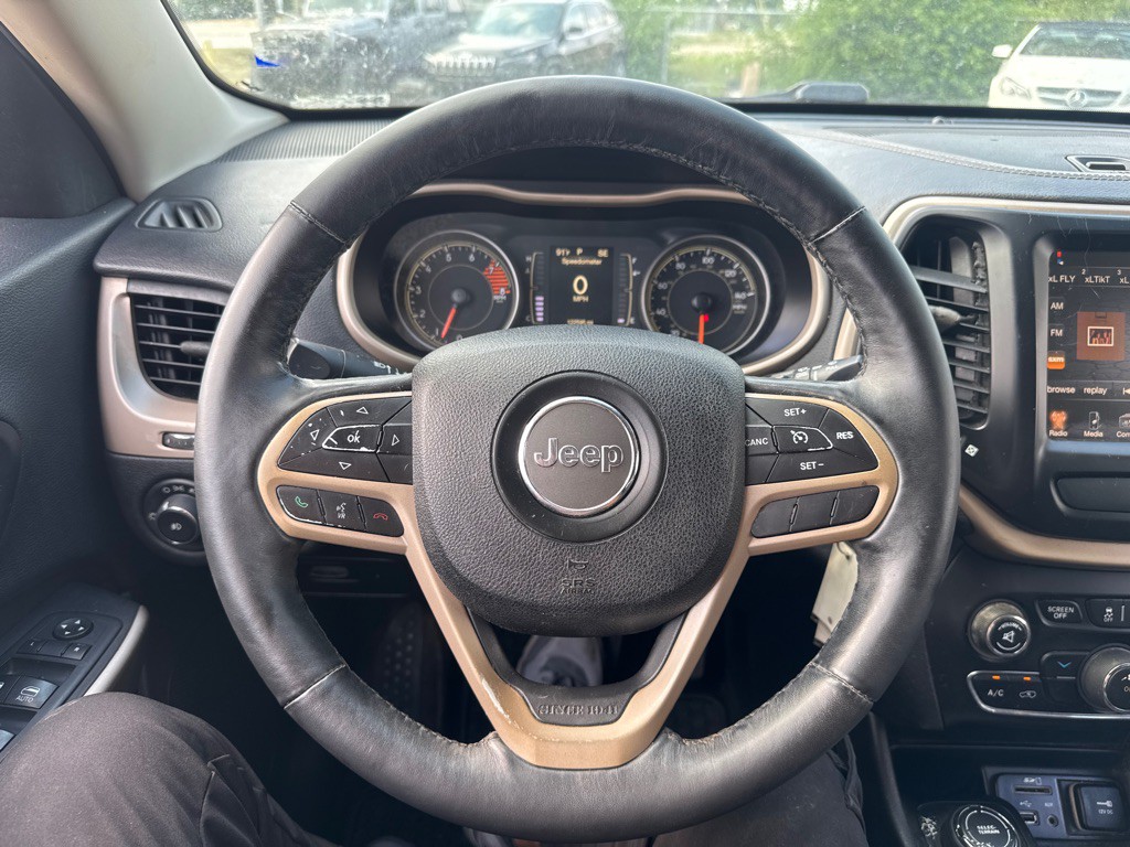 2017 Jeep Cherokee Image 10