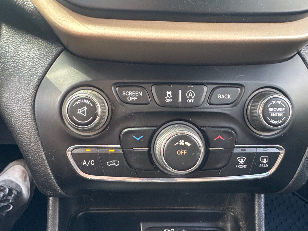 2017 Jeep Cherokee Image 14