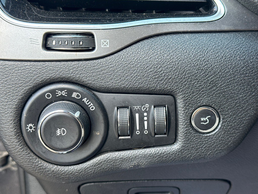 2019 Jeep Cherokee Image 16