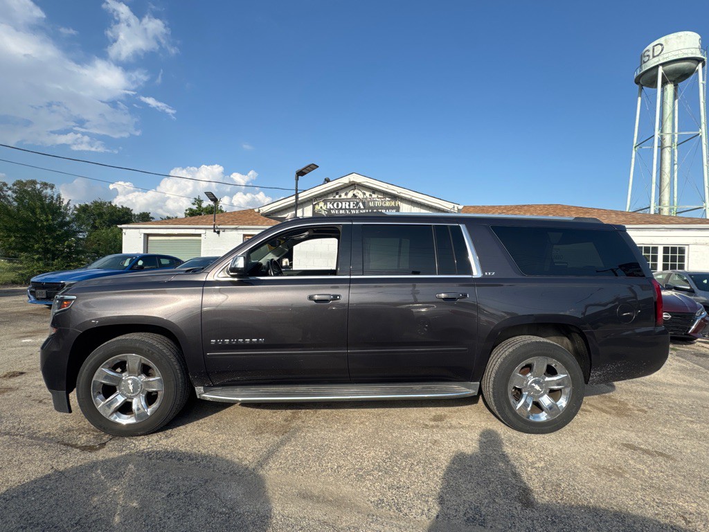 2015 Chevrolet Suburban Image 3