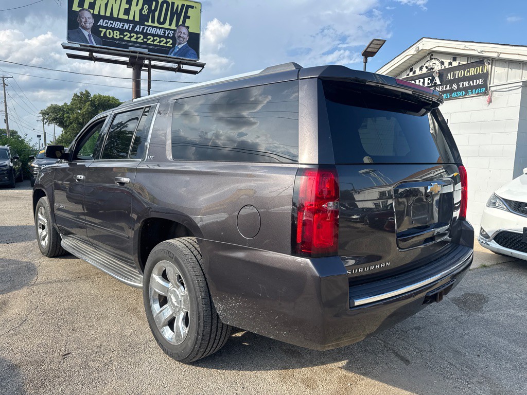 2015 Chevrolet Suburban Image 4