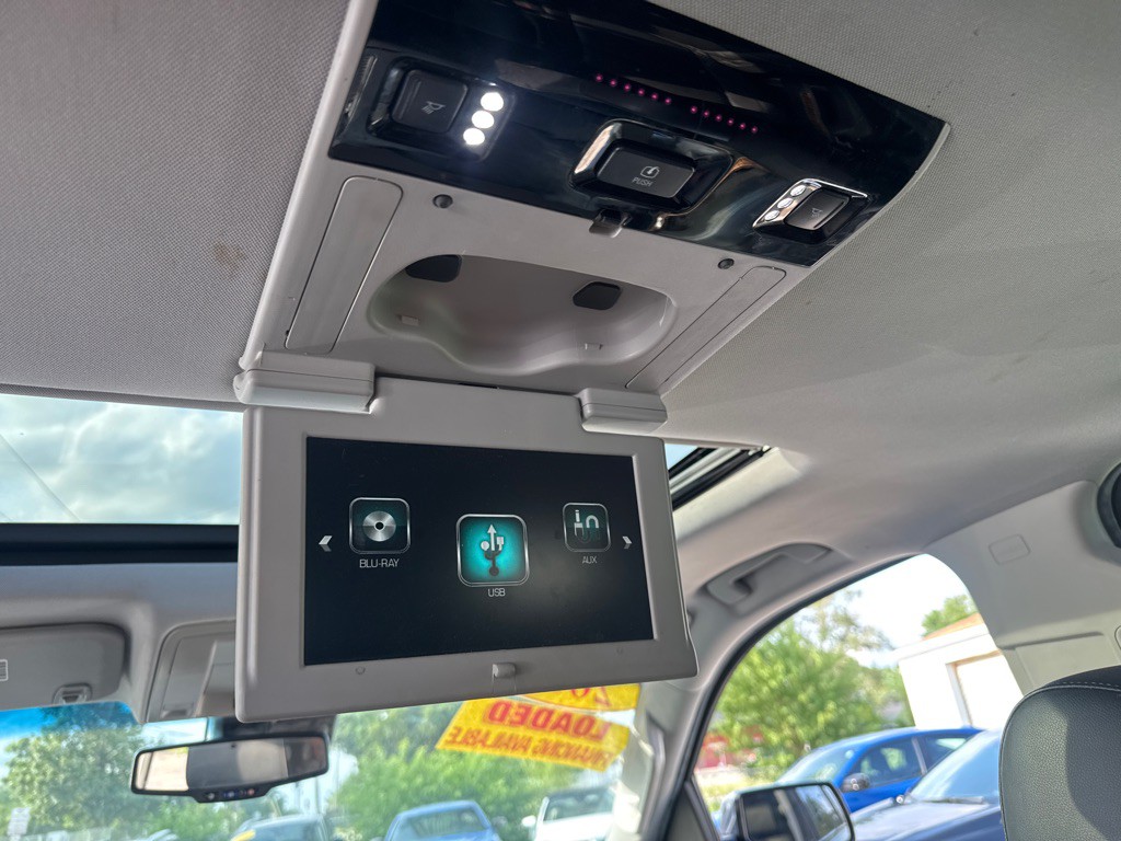 2015 Chevrolet Suburban Image 11