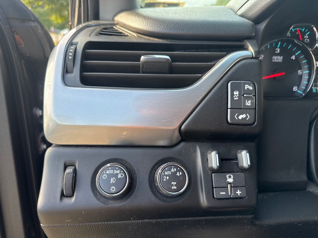 2015 Chevrolet Suburban Image 22