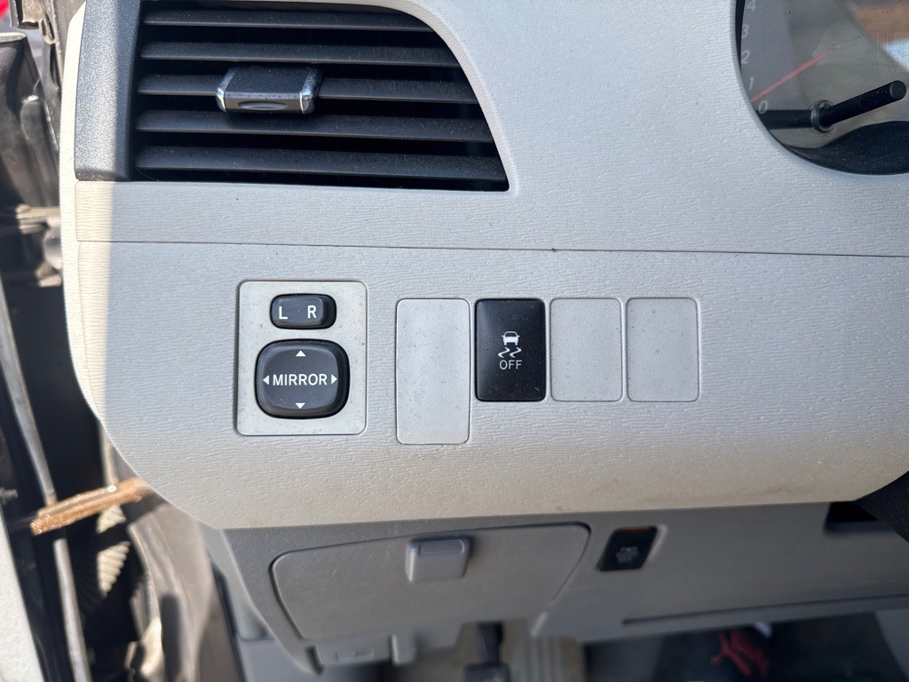 2011 Toyota Sienna Image 13