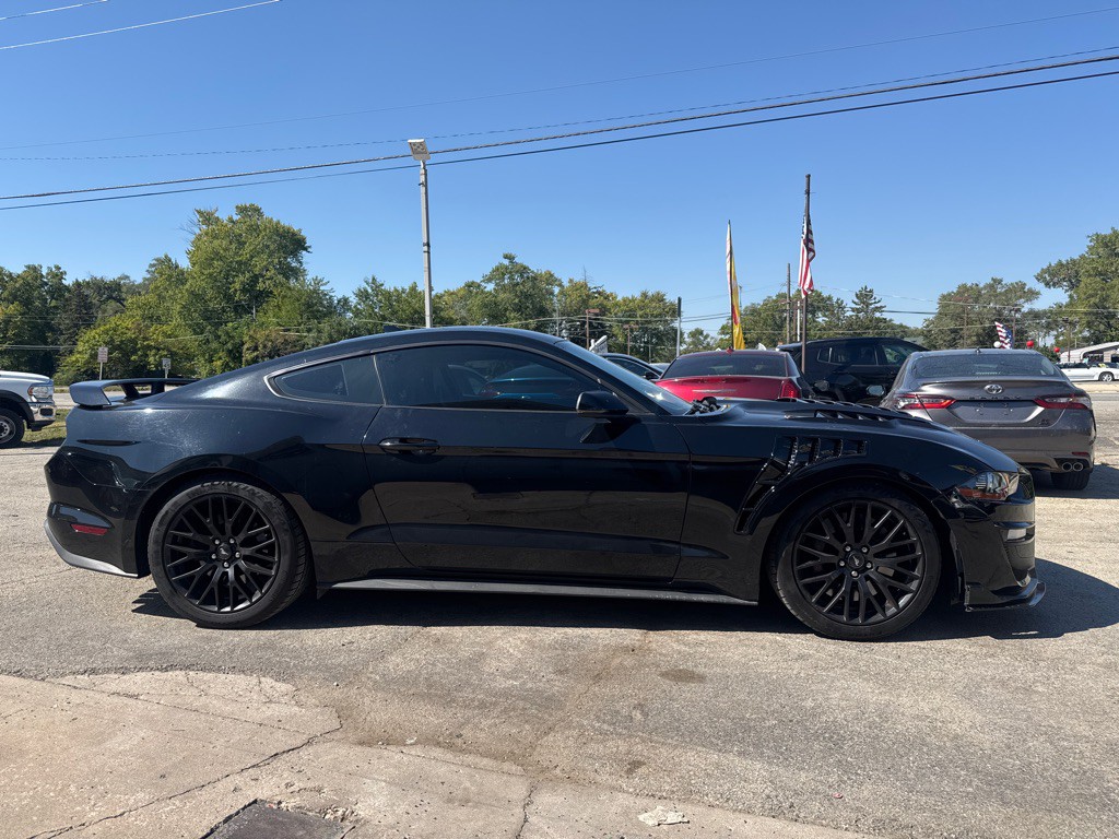 2021 Ford Mustang Image 3